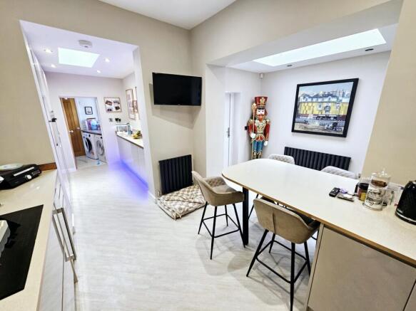 5 bed Terraced for sale Image 9