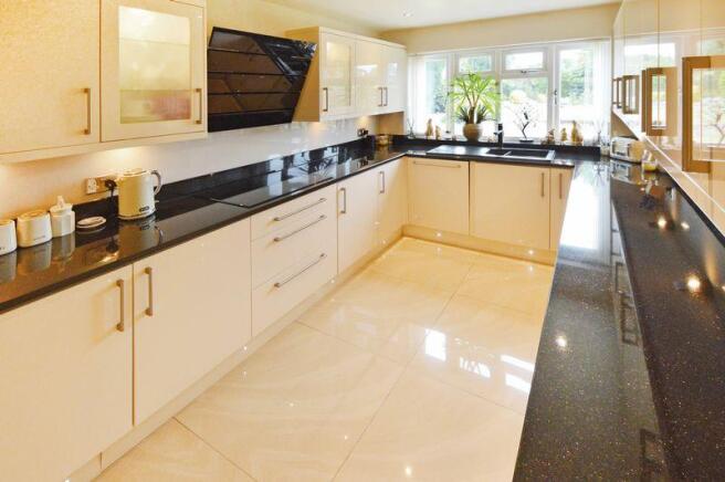 Kitchen/ Break...