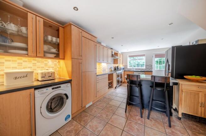 4 bed Link Detached House for sale Image 10