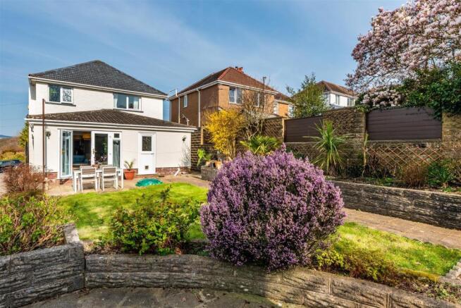 Further angle of rear garden