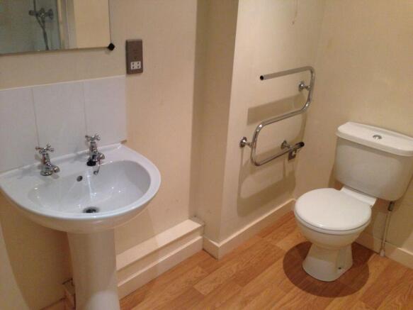 2 bed Apartment to rent Image 8