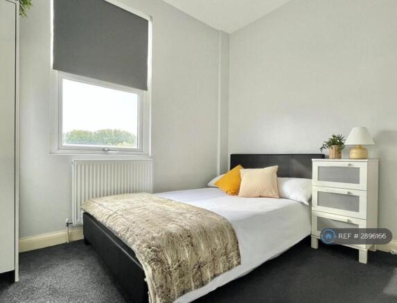 Studio to rent Image 8