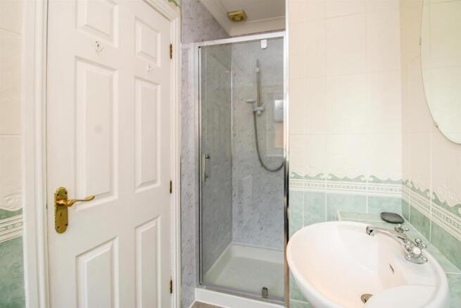 4 bed Detached for sale Image 9