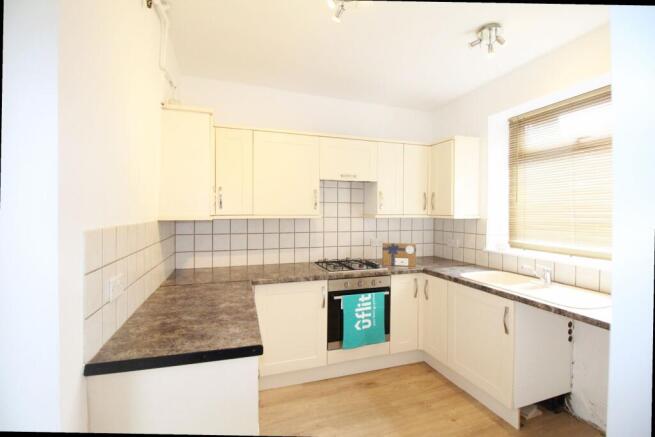2 bed Terraced to rent Image 2