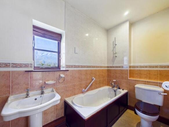 3 bed Semi-Detached for sale Image 7
