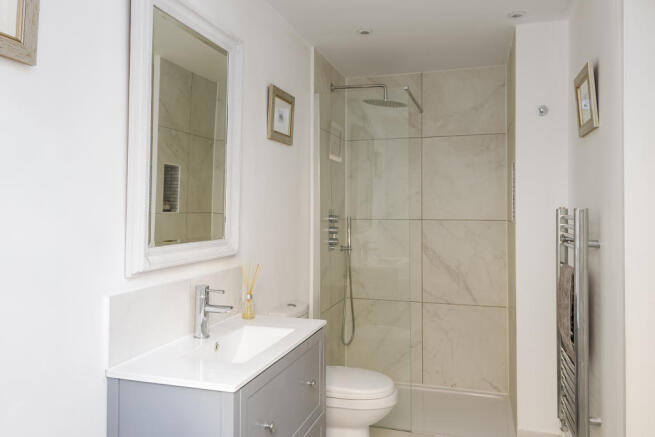 6. 200311-285 Ensuite
