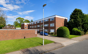 25, St Andrews Gardens, Church Road, Tarring, Worthing BN13 1ES