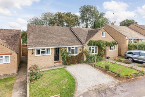 Bishops Close, Barford St Michael