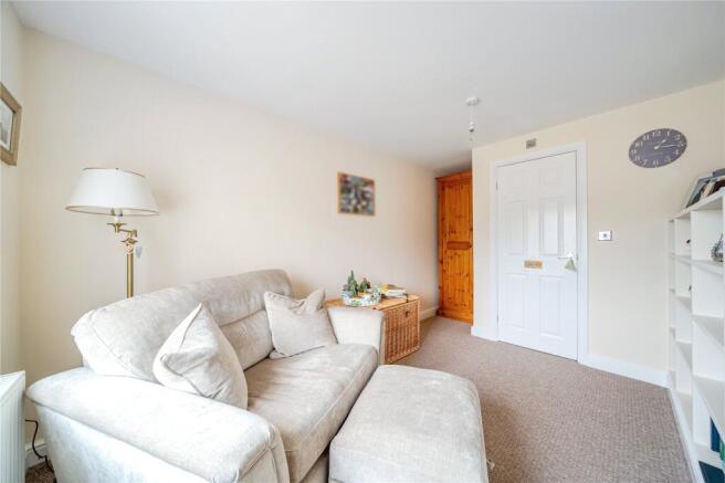 4 bed Bungalow for sale Image 11