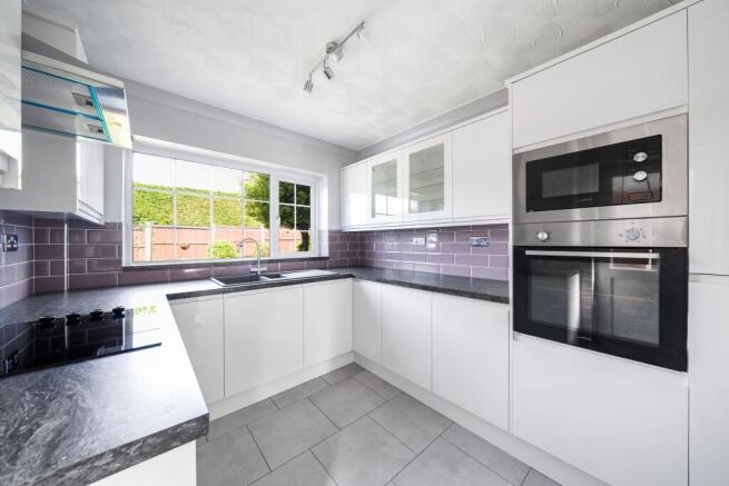 Hazel Close, Andover, SP10 photo 4