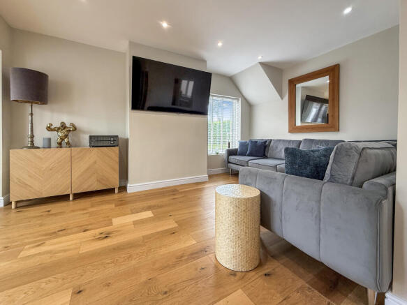 4 bed Detached Bungalow for sale Image 7