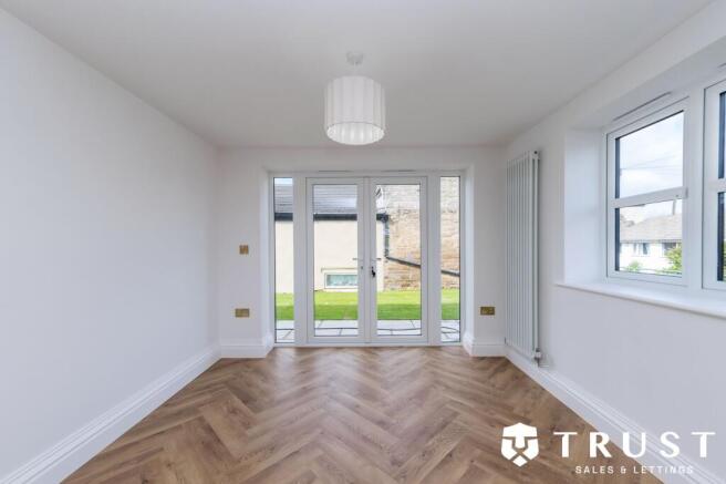 4 bed Detached for sale Image 12