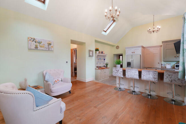 4 bed Detached for sale Image 8