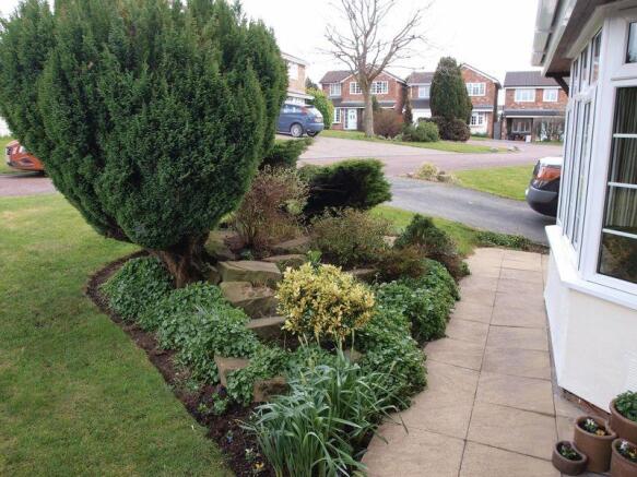 Front Garden (1)