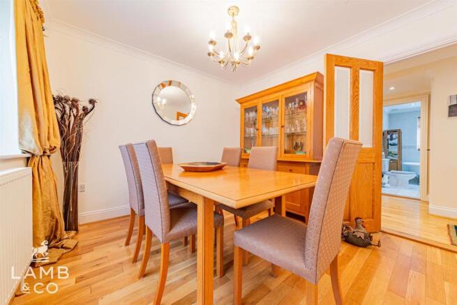 DINING ROOM: