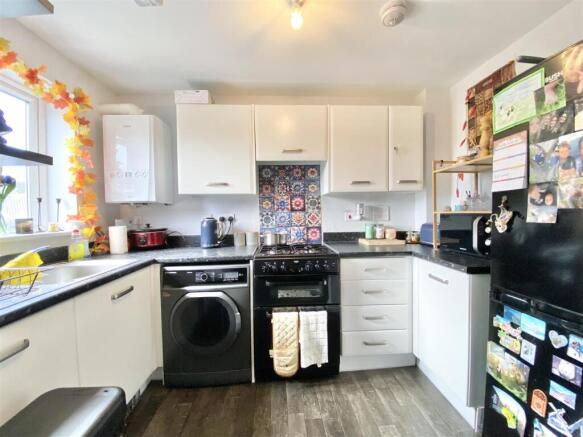 2 bed Semi-Detached for sale Image 4