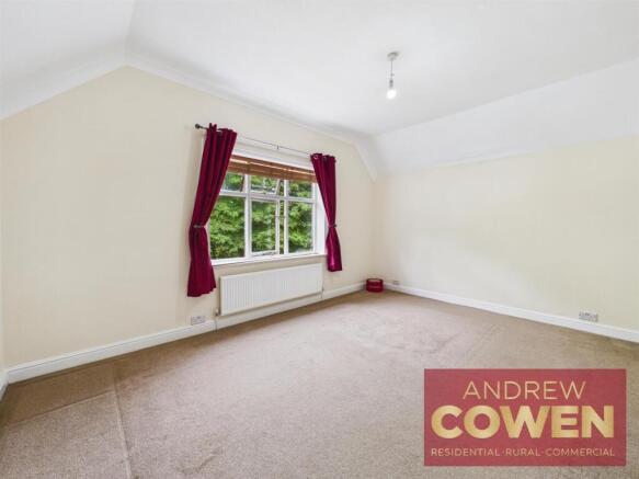 3 bed House for sale Image 11