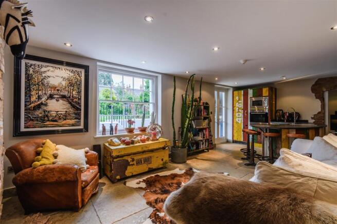 8424613-interior25.jpg