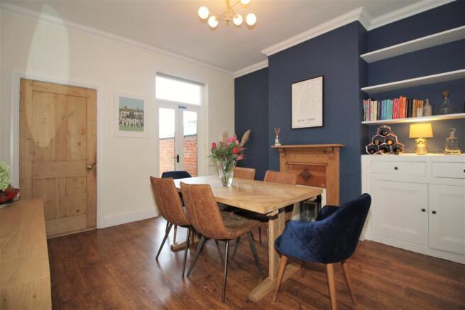 SEPARATE DINING ROOM