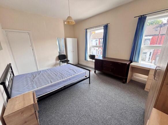 4 bed Terraced to rent Image 6