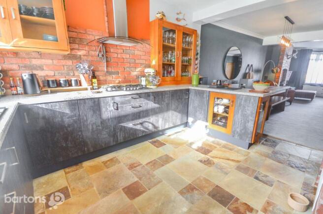 3 bed Semi-Detached for sale Image 9