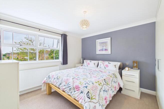 5 bed Detached for sale Image 9