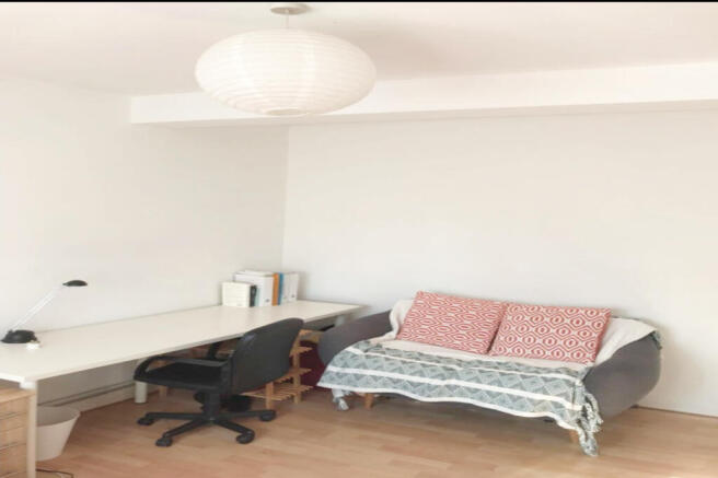 Furnished Room in N1