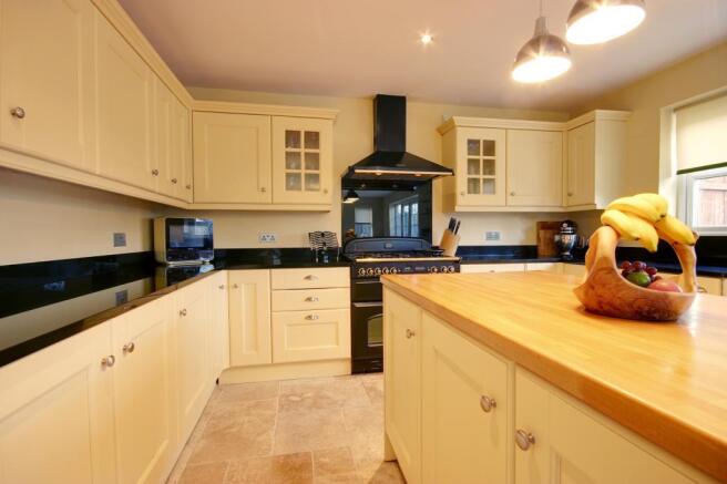 Open plan living/kitchen