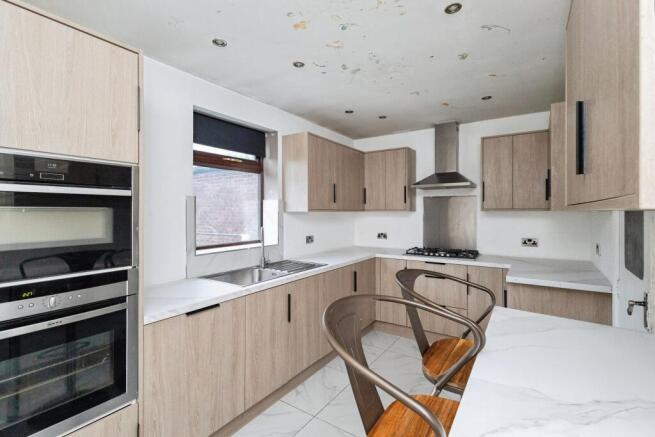3 bed Semi-Detached for sale Image 9