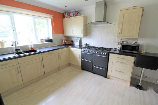 KITCHEN/BREAKFAST ROOM