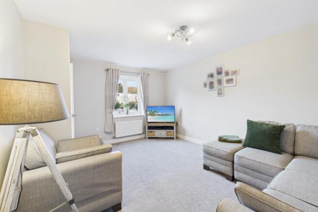 CAM03162G0-PR0386-STILL018