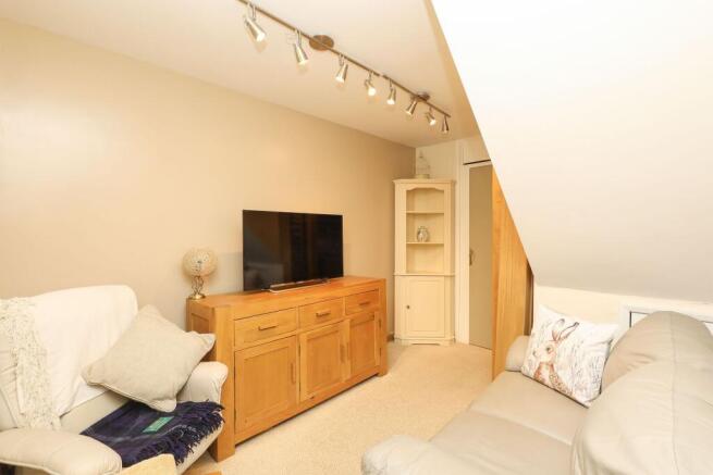 3 bed Semi-Detached for sale Image 9