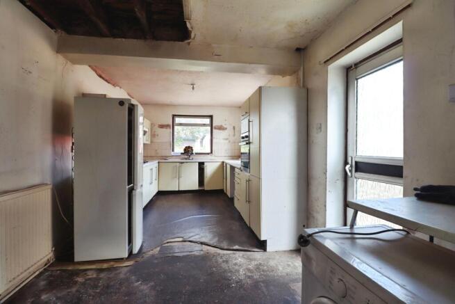 3 bed Semi-Detached for sale Image 6