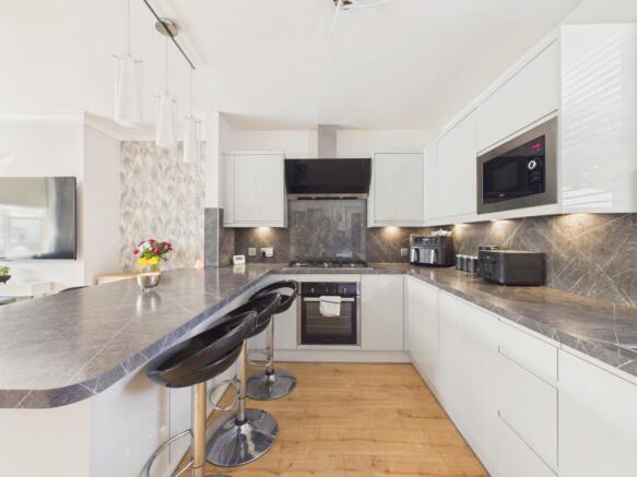 3 bed Semi-Detached for sale Image 4