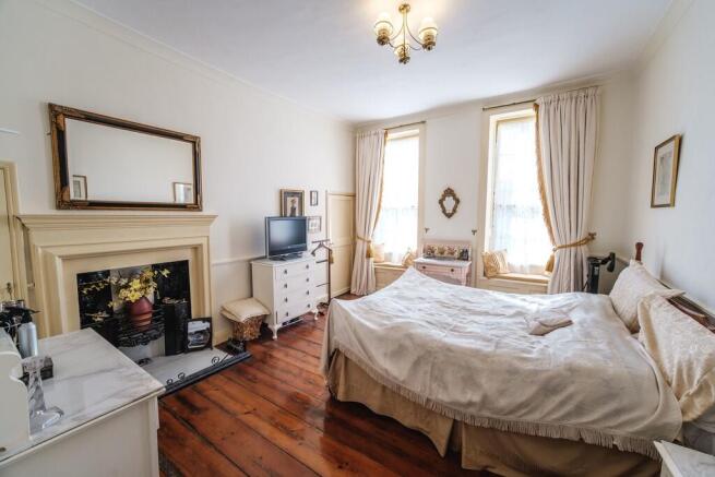 5 bed Semi-Detached for sale Image 11