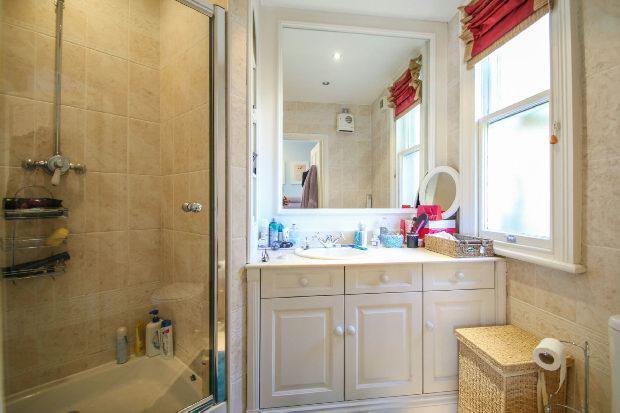 En Suite Shower 3