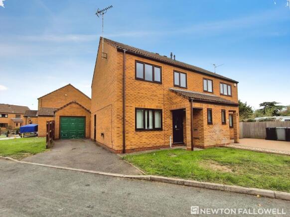 3-bed semi-detached on Essex Way, Bourne, PE10, £240,000