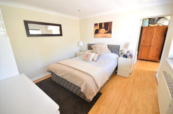  Theobalds Way, Frimley, CAMBERLEY, GU16 photo 4