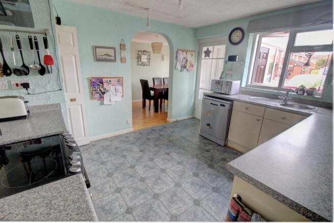 Yopa - Paddock Drive, Chelmsford, CM1 (14)