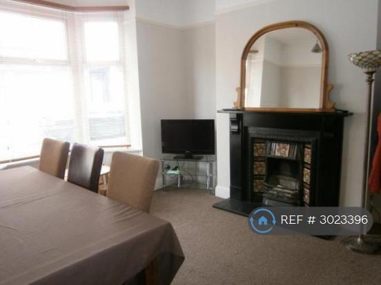 2 bed Terraced to rent Image 6