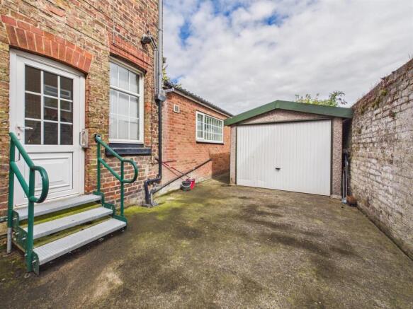6 bed Semi-Detached for sale Image 12