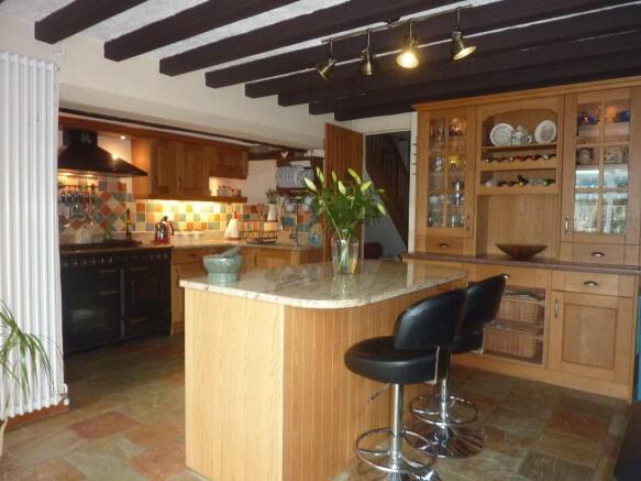 KITCHEN/BREAKFAST