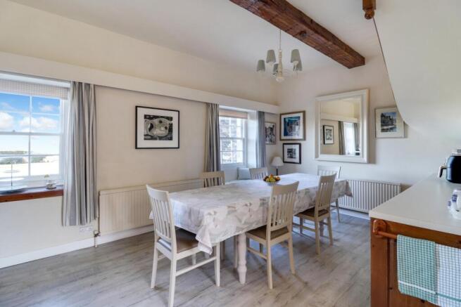 5 bed Semi-Detached for sale Image 10