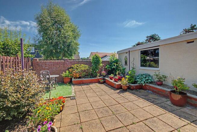 7 Kirkland Gardens, Kilmaurs, KA3 2TW photo 4