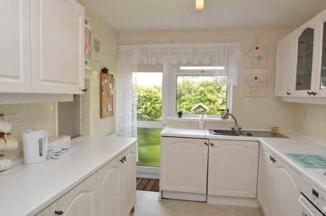 FITTED KITCHEN