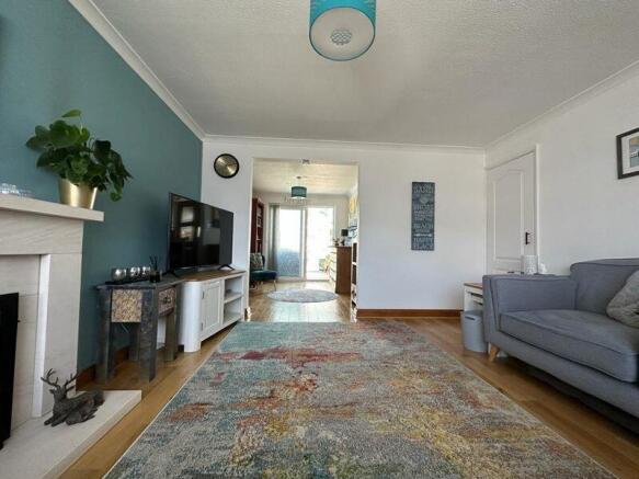 Open plan living/dining 