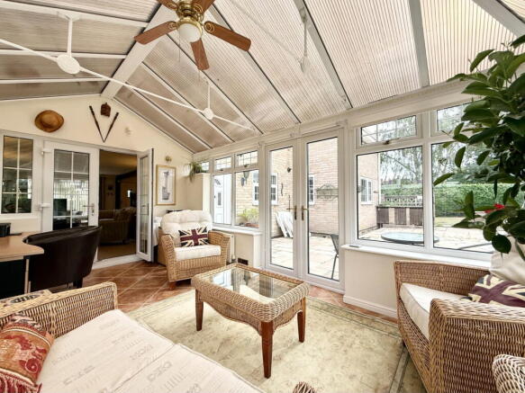 4 bed Detached for sale Image 11