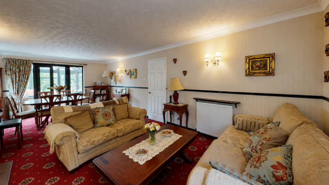 4 bed Detached for sale Image 3