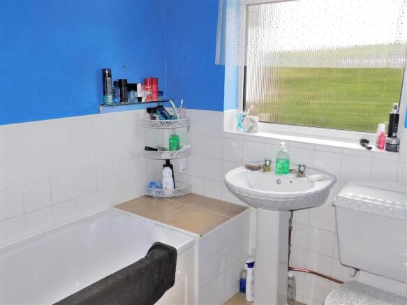 BATHROOM.JPG