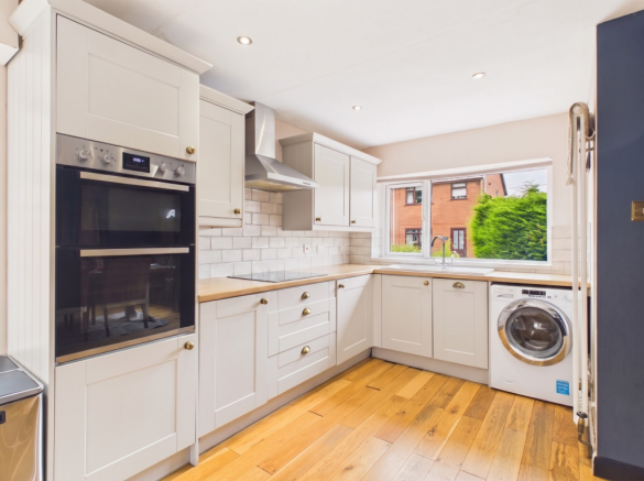 3 bed Semi-Detached for sale Image 4